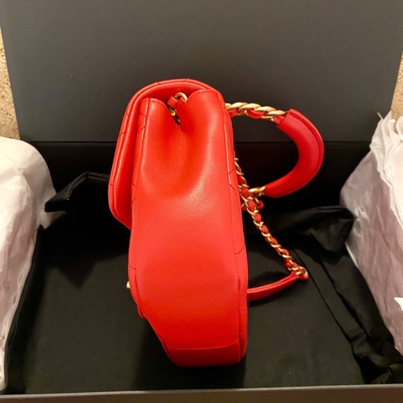 Authentic Chanel in the loop mini flap bag SP2020 - Picture 4 of 10